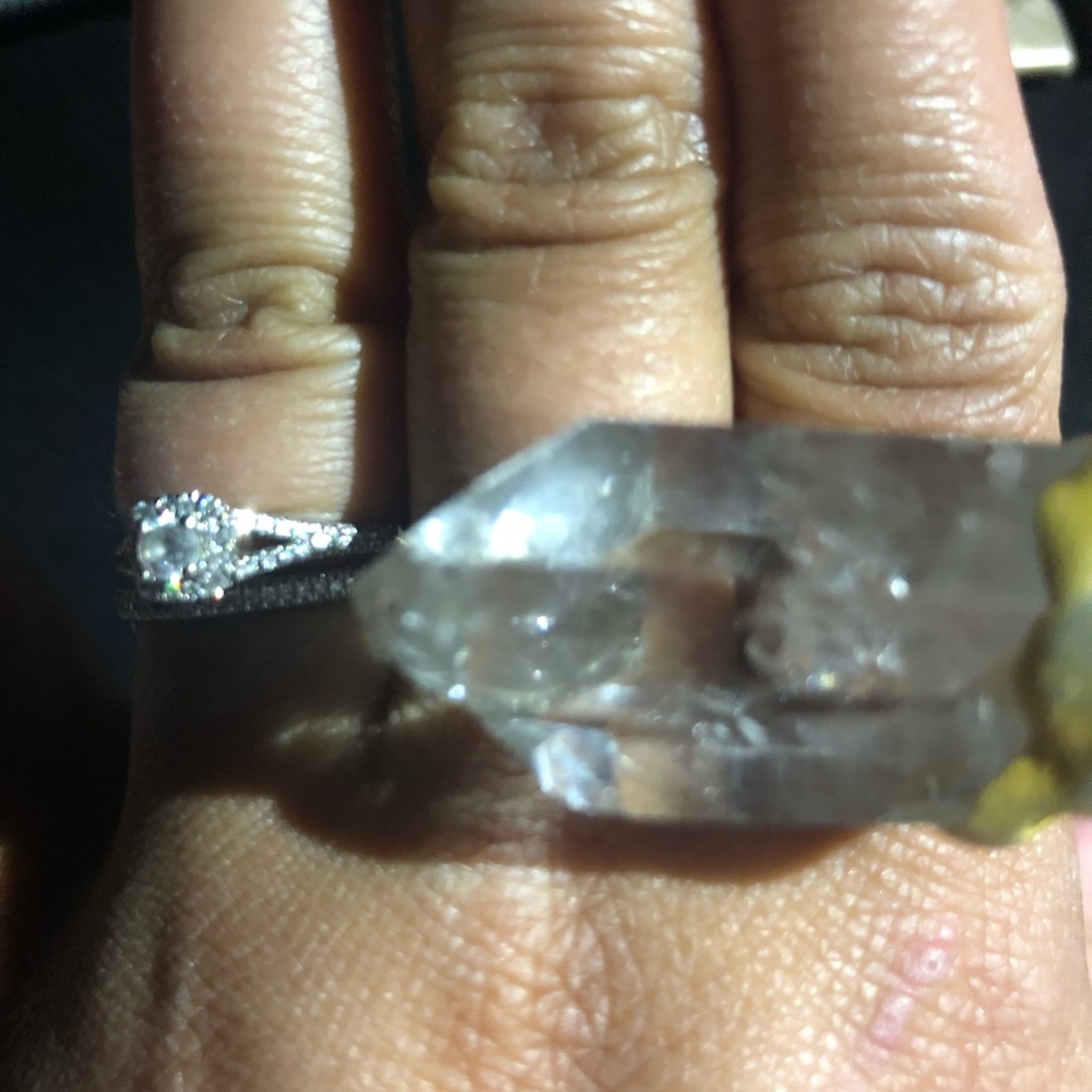 Genuine Quartz - Picture 5 of 7